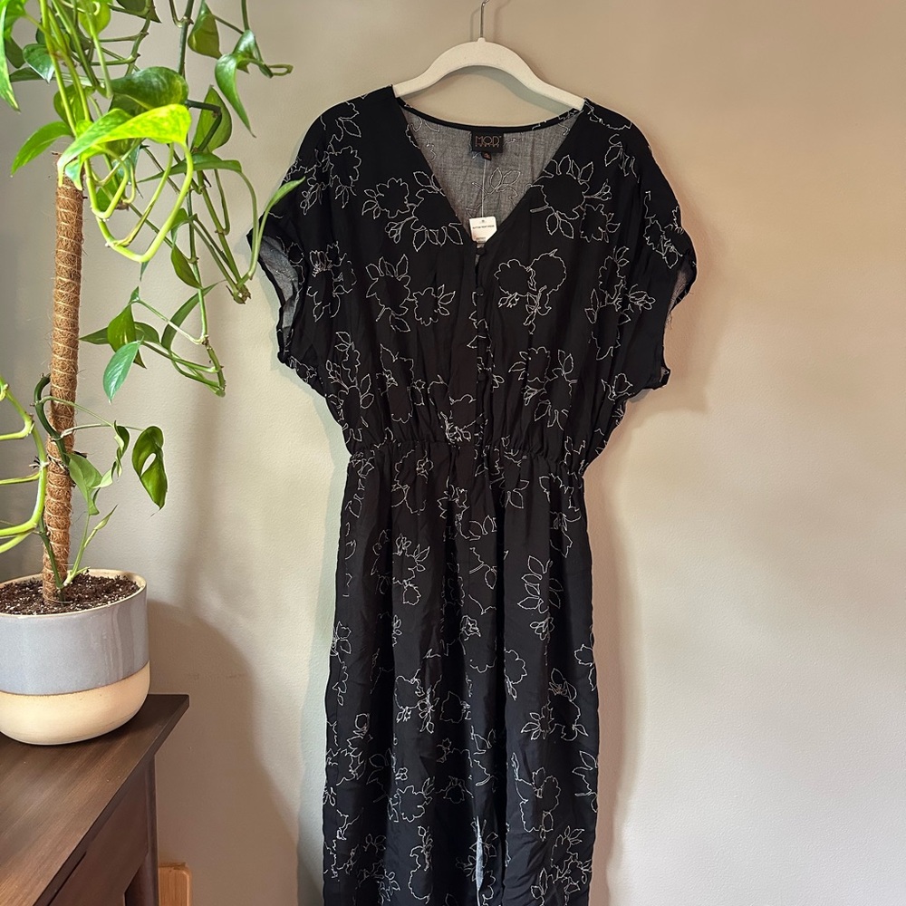 Mod Ref Black and White Dolman Sleeve Midi Dress